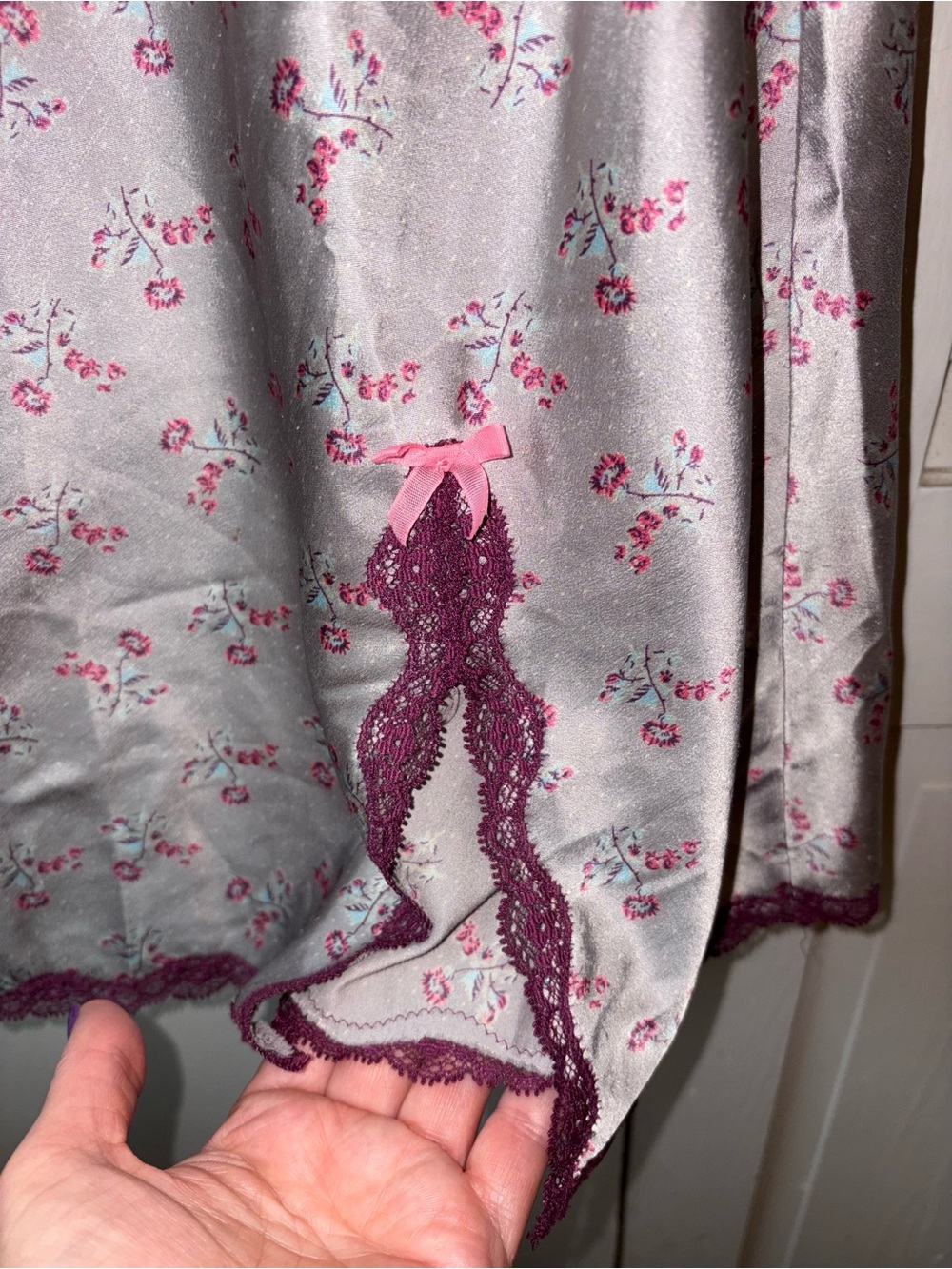Vintage Victoria’s Secret Satin Lace Slip Camisole Top Floral Medium Y2K - Picture 4 of 8